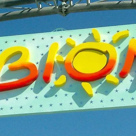 Seafront In Μπιμπιόνε